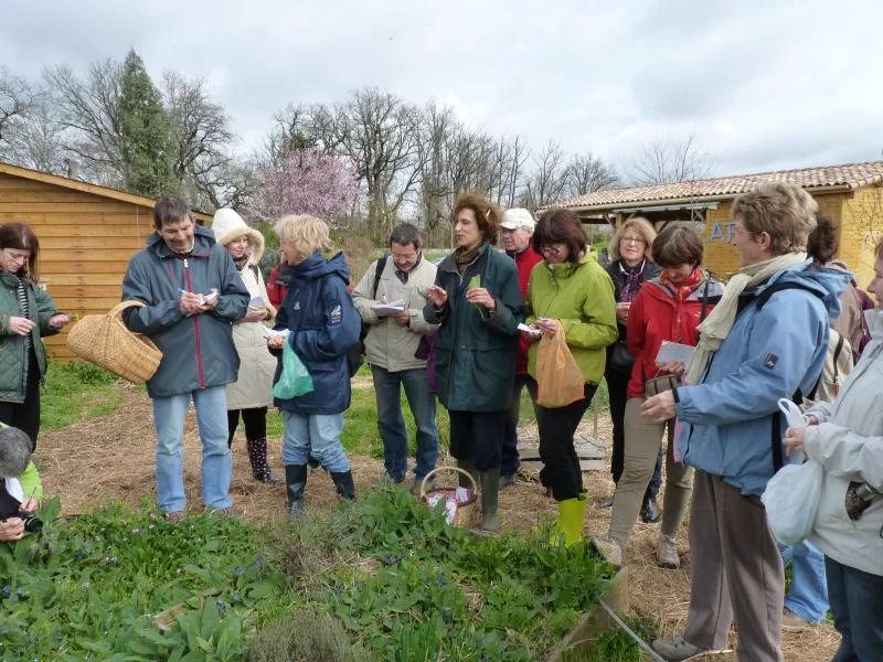 Les groupes sont accueillis pour des visites des ateliers