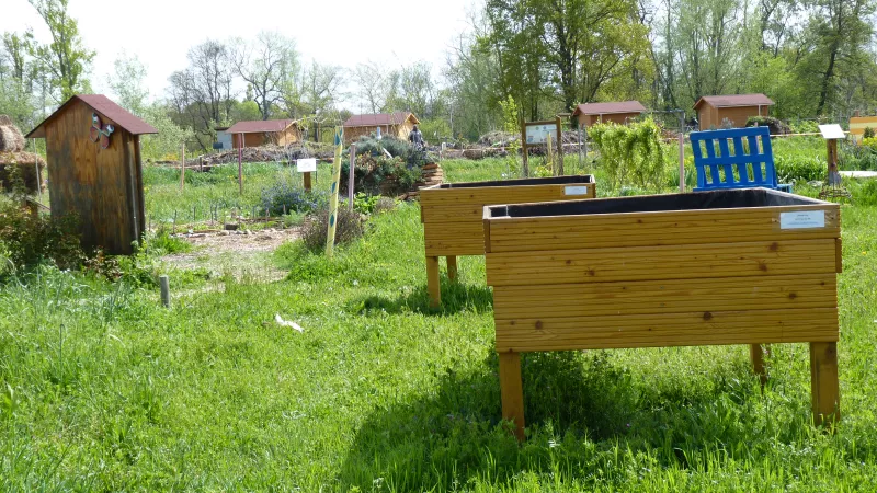 Bacs en hauteur sur les jardins